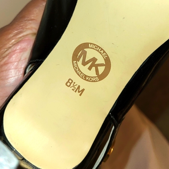 Michael Kors patent leather pump - Picture 6 of 8